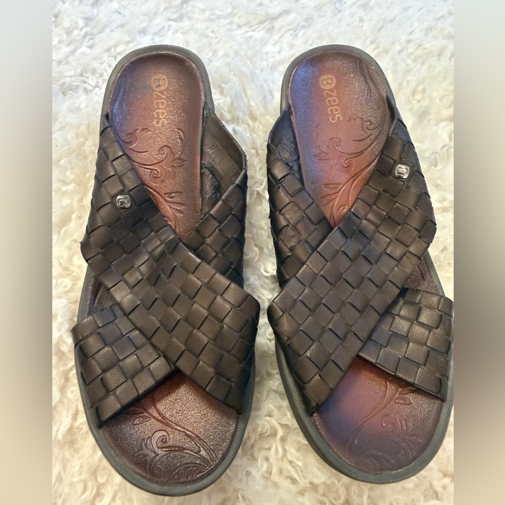 BZees Brown Woven Slide Platform Sandals, 9M